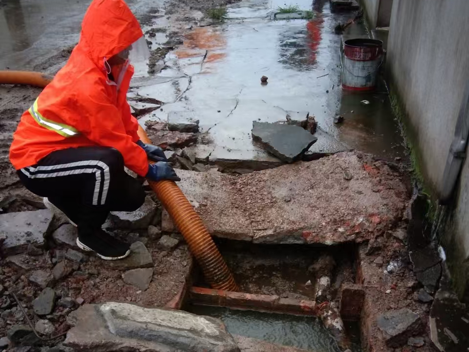 丰泽专业清理污水池 炜誉市政以规范流程守护城市 “肠道”